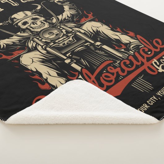 バイクもしくは自転車に乗る人パーソナライズされたスケルトンオートバイショップガレージ シェルパブランケット (3/4)