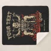 バイクもしくは自転車に乗る人パーソナライズされたスケルトンオートバイショップガレージ シェルパブランケット (正面(横))