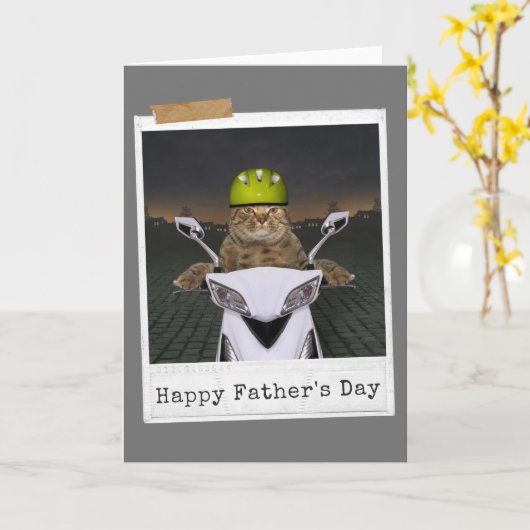 バイクもしくは自転車に乗る人猫が父の日をめでたく カード (黄色い花)