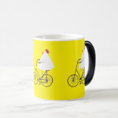 バイクもしくは自転車に乗る人鶏 モーフィングマグカップ (正面右)