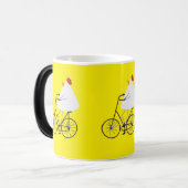 バイクもしくは自転車に乗る人鶏 モーフィングマグカップ (正面左)