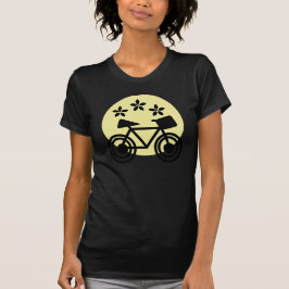 バイクサンセットとデイジーフラワーガーデンイラストレーション Tシャツ