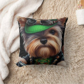 バイクセントパトリックの日を運転するバイワーテリア犬 クッション (ブランケット)