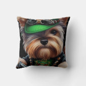 バイクセントパトリックの日を運転するバイワーテリア犬 クッション (裏面)