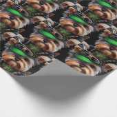 バイクセントパトリックの日を運転するバイワーテリア犬 ラッピングペーパー (角)