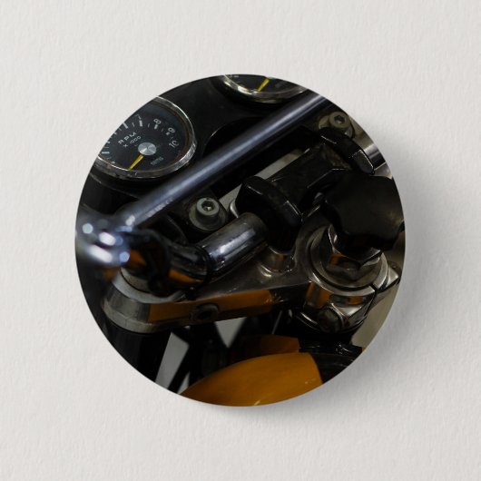 バイクバイクもしくは自転車に乗る人ライダー 缶バッジ (正面)