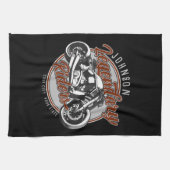 バイクパーソナライズされたレジェンダリーライダーバイクもしくは自転車に乗る人名 キッチンタオル (横)