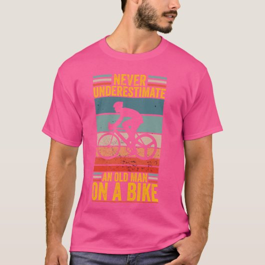バイクビックで老人を過小評価しなおもしろいい Tシャツ (正面)