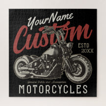 バイクレパーソナライズされたベルクルーザーバイクもしくは自転車に乗る人ガレージ