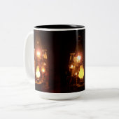 バイゴーエラアンティーク油ランプコーヒーマグ15オズ。 ツートーンマグカップ (正面左)