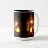 バイゴーエラアンティーク油ランプコーヒーマグ15オズ。 ツートーンマグカップ (正面右)