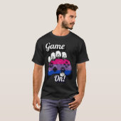 バイセクシャル・プライド・ゲーム・オン・タイガー・パウ・コントローラーTシャツ Tシャツ (正面フル)