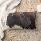 バイソンの友情 ランバークッション (ブランケット)