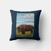 バイソン場面-グレーシャー国立公園、MT クッション (裏面)