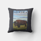 バイソン場面- Fairwell、アラスカ クッション (裏面)