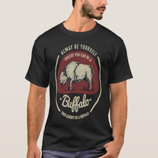 バイソン(アメリカ野牛)の「自分らしく生きろ」名言 Tシャツ (正面)