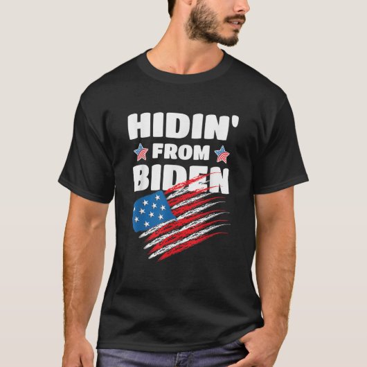 バイデン氏シャツから隠れるアメリカ国旗トランプ2020アンチJ Tシャツ (正面)