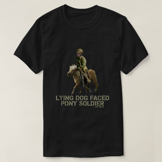バイデン氏嘘をつく犬ポニーの兵士に直面 Tシャツ (デザイン正面)