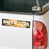 バイデン氏2020地球が投票中 バンパーステッカー (トラック上)
