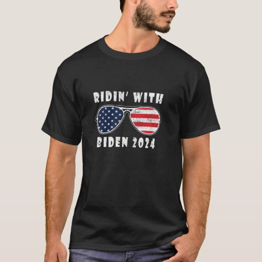 バイデン氏2024米国国旗とリディンJoe Aviator Sunglass Tシャツ (正面)