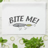バイトme魚釣りフックユーモア キッチンタオル (折り畳み)