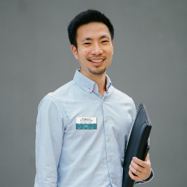 バイリンガル青離れ白文字パターンバッジ 名札