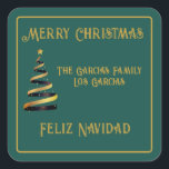 バイリンガルFeliz Navidad Christmas Green Golden スクエアシール<br><div class="desc">バイリンガルグリーンとゴールデンスクエアのステッカー： "Merry Christmas"と"Feliz Navidad"カスタマイズ可能で、家族の名前。このクリスマスにあなたの愛する人に与えあなたのプレゼントを入れる美しいシール。</div>