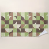 バウハウスミッドセンチュリーモダンリーフとツリーMCM ビーチタオル (正面)