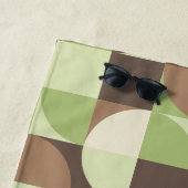 バウハウスミッドセンチュリーモダンリーフとツリーMCM ビーチタオル (インサイチュ)