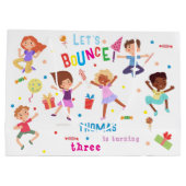 バウンスジャンピングパーク子供の誕生日 ラージペーパーバッグ (裏面)