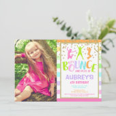 バウンスハウスのカラフルな誕生日パーティーの写真 招待状 (スタンド正面)