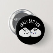 バオ熱狂するユーおもしろいディムサムプリン黒BG 缶バッジ (正面&裏面)