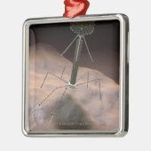 バクテリオファージの現実的なイラストレーション メタルオーナメント (左)