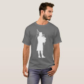 バグパイパー 音楽 ミュージシャン スコットランド スコットランド人 スコッツマン 男性 Tシャツ (正面フル)