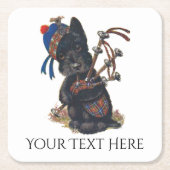 バグパイプを演奏しているかわいいスコッチテリアは個人化なります スクエアペーパーコースター (正面)