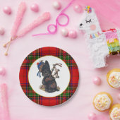 バグパイプを演奏しているかわいいスコッチテリア ペーパープレート (パーティー)