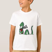 バグパイプを演奏しているネス湖おもしろいなモンスター Tシャツ (正面)
