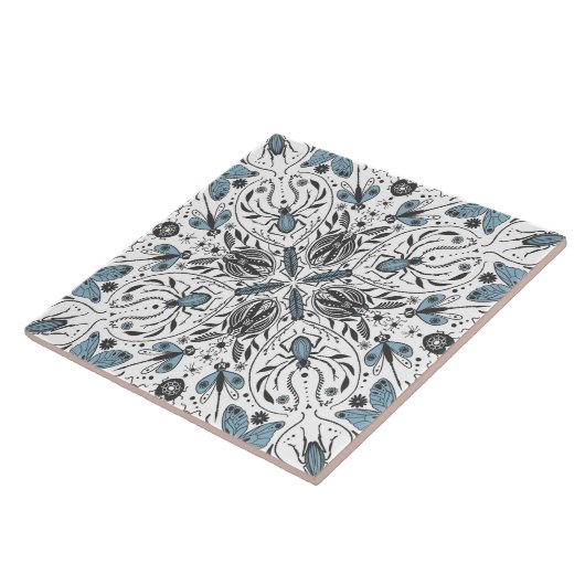 バグ、黒と青 タイル (側面)