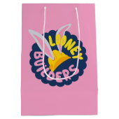 バグBUNNYビルダー™| 懸命ハットのロゴ ミディアムペーパーバッグ (裏面)