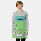 バグBUNNY™の食べニンジン横 エプロン (着用した状態)