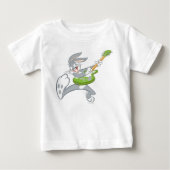 バグBUNNY™ギターのロッキング ベビーTシャツ (正面)