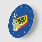 バグBUNNY™ LOONEY TUNES™レトロパッチ ラウンド壁時計 (傾斜)