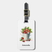 バケットで摘んだ新鮮なイチゴ ラゲッジタグ (正面縦)