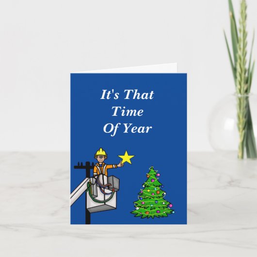 バケットの電気工事員がツリーに星を飾るクリスマスカード カード (正面)