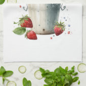 バケツに入ったイチゴ キッチンタオル (折り畳み)