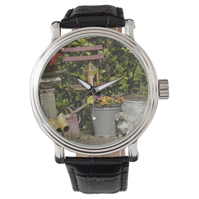 バケツ、靴、花、ザーンセ・シャン。 腕時計 (正面)