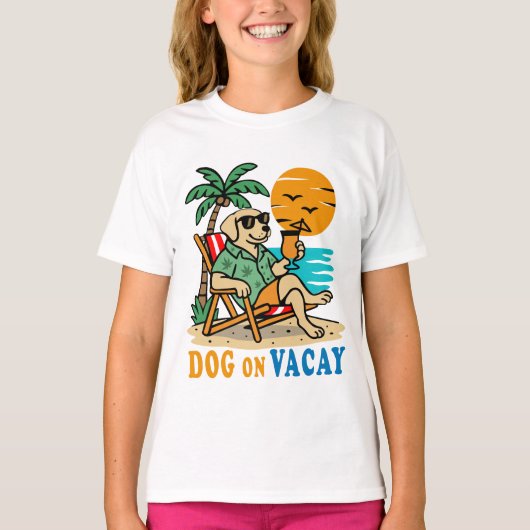 バケーション中の面白い犬Tシャツ | かわいい夏 Tシャツ (正面)