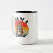 バショールおもしろいバセット犬の母ママグ ツートーンマグカップ (正面左)