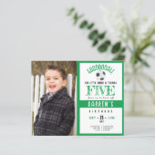 バジェットかわいいサッカーフォトグリーン誕生日招待状 (スタンド正面)