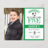 バジェットかわいいサッカーフォトグリーン誕生日招待状 (正面)